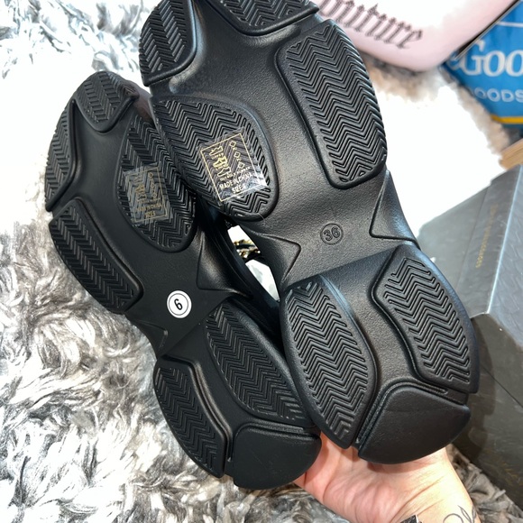 Azalea Wang DO IT LIKE WE DO FLATFORM SANDAL IN GOLD - Picture 9 of 10